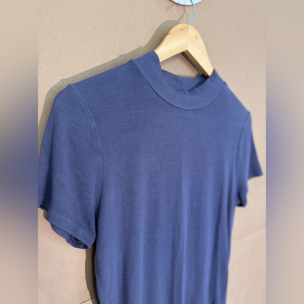 Used Streetwear Society X-LARGE Ribbed High-neck Indigo Fitted Cropped Tee